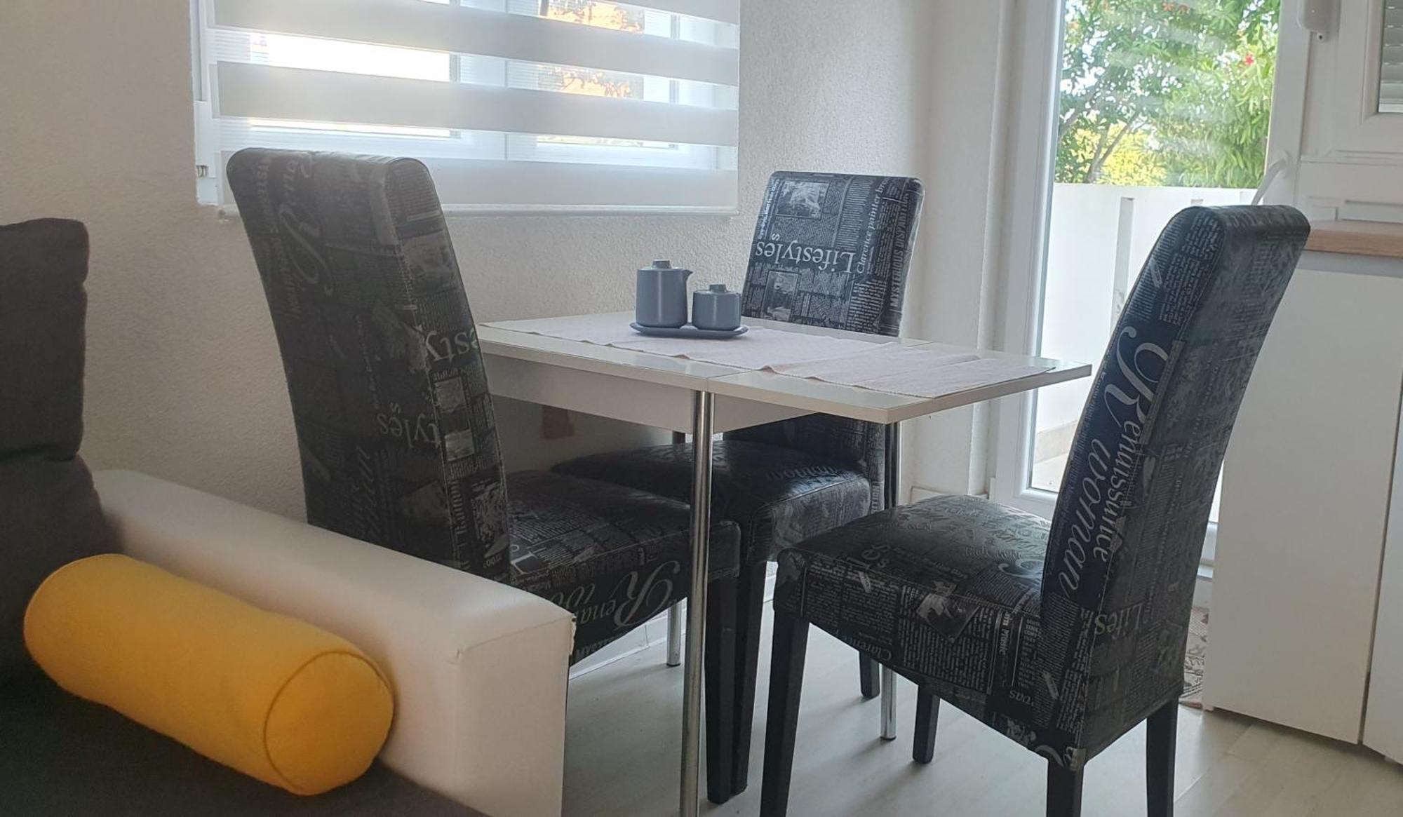 Apartmani Sara Marija Карлобаг Номер фото
