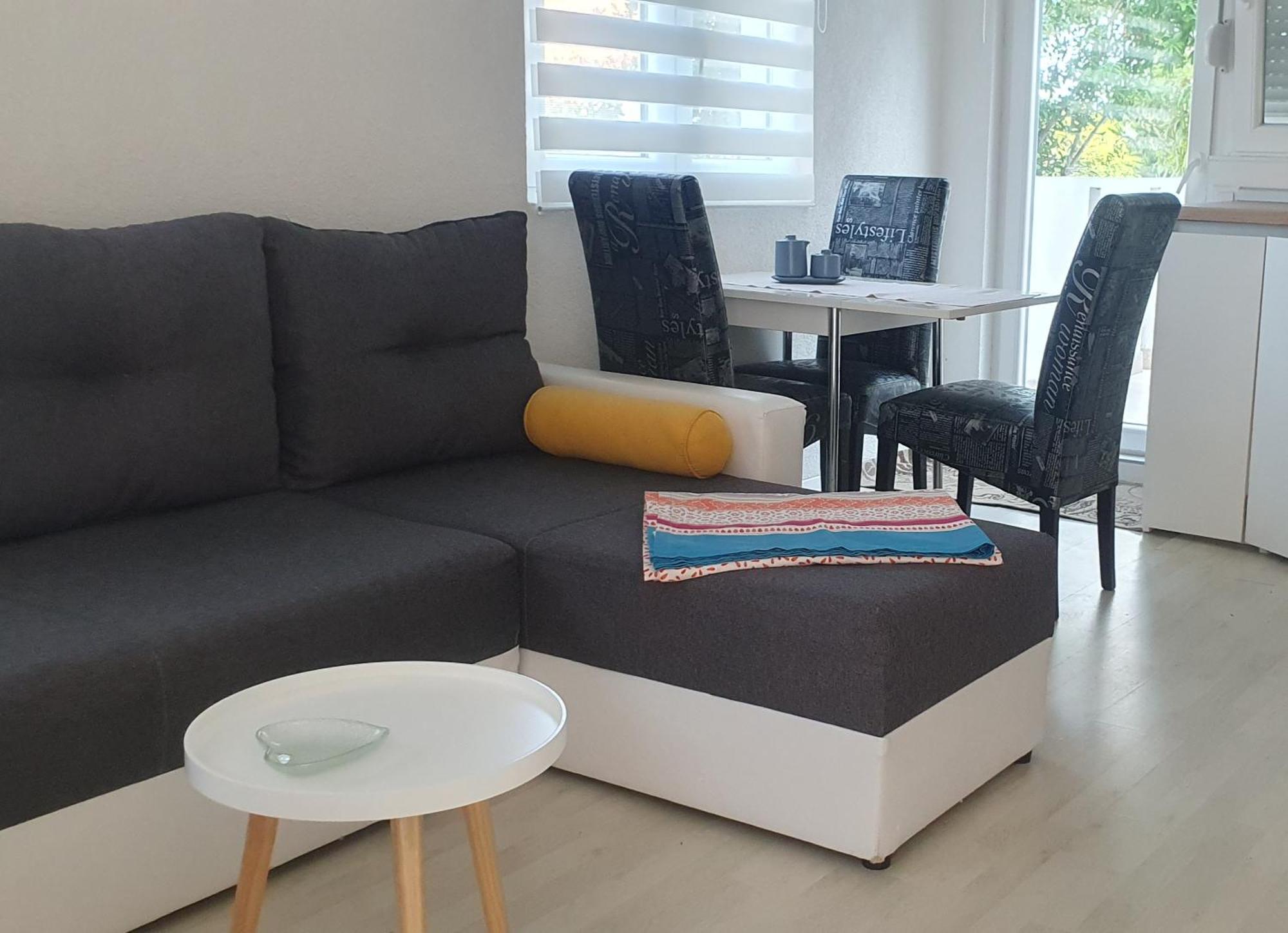 Apartmani Sara Marija Карлобаг Номер фото